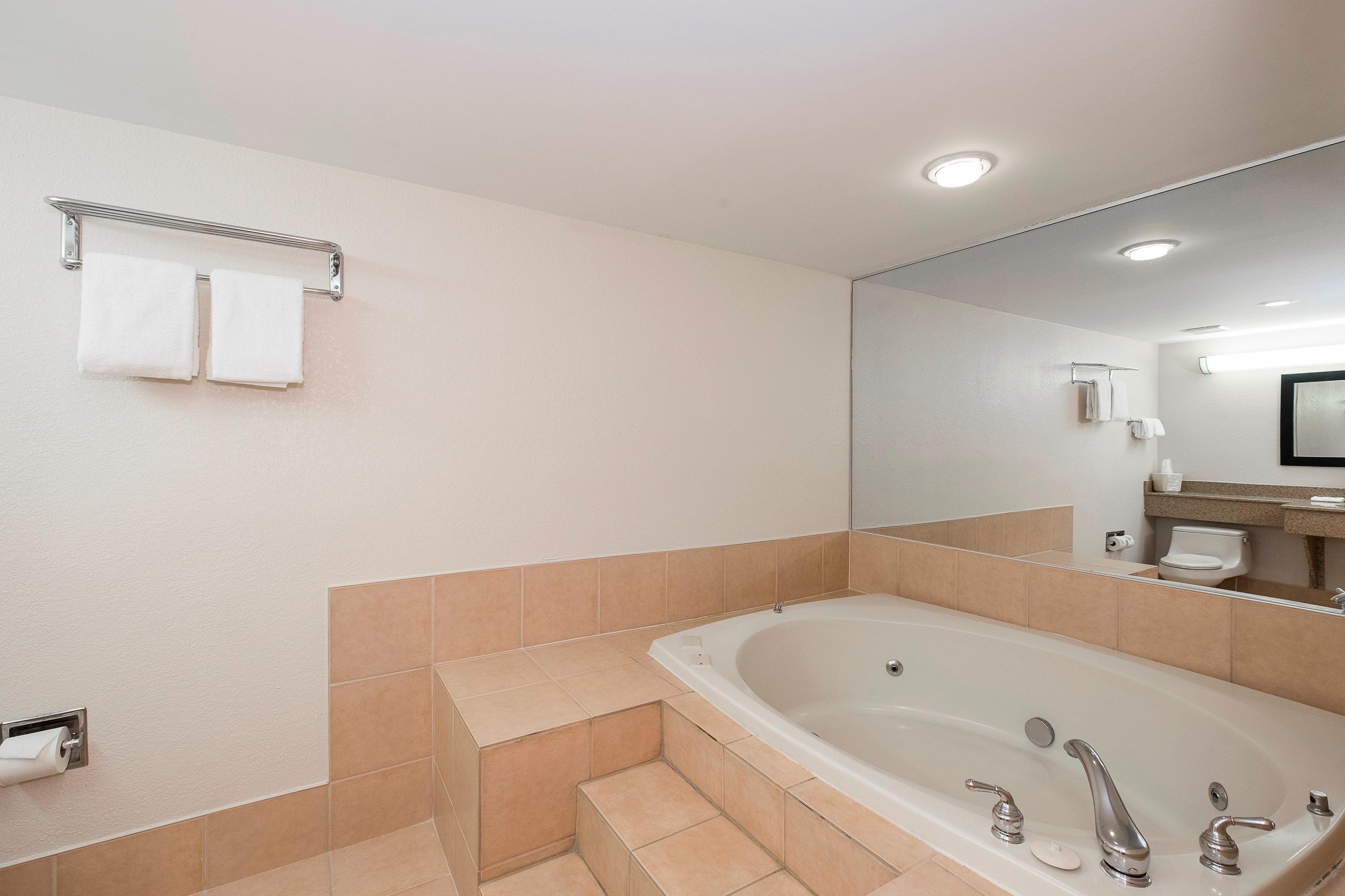 Red Roof Inn & Suites Mt Holly - Mcguire Afb Westampton Екстер'єр фото