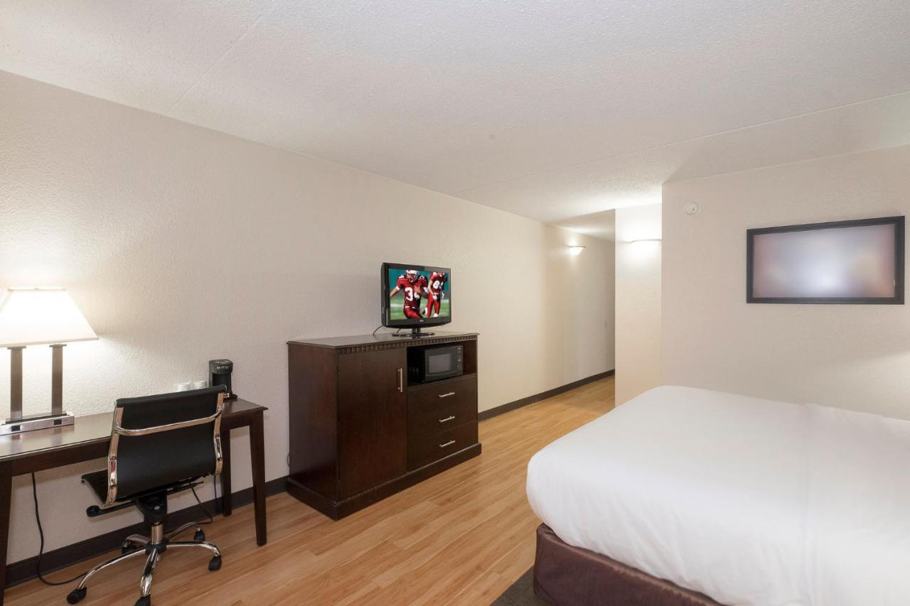 Red Roof Inn & Suites Mt Holly - Mcguire Afb Westampton Екстер'єр фото
