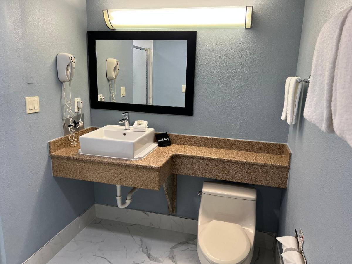 Red Roof Inn & Suites Mt Holly - Mcguire Afb Westampton Екстер'єр фото