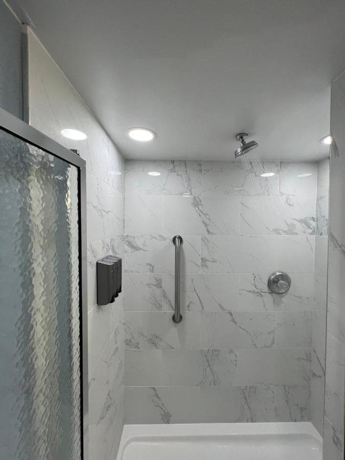 Red Roof Inn & Suites Mt Holly - Mcguire Afb Westampton Екстер'єр фото