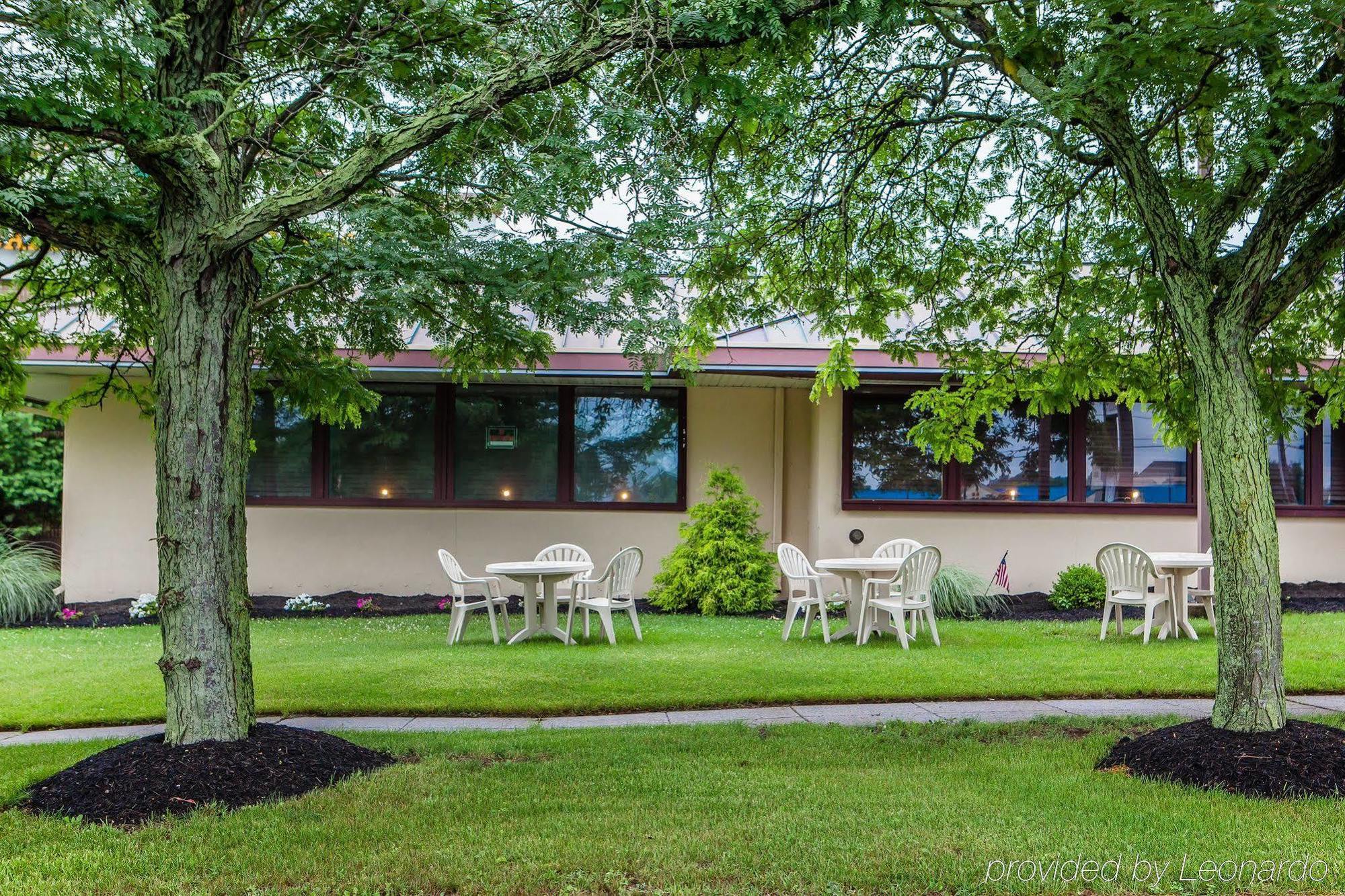 Red Roof Inn & Suites Mt Holly - Mcguire Afb Westampton Екстер'єр фото