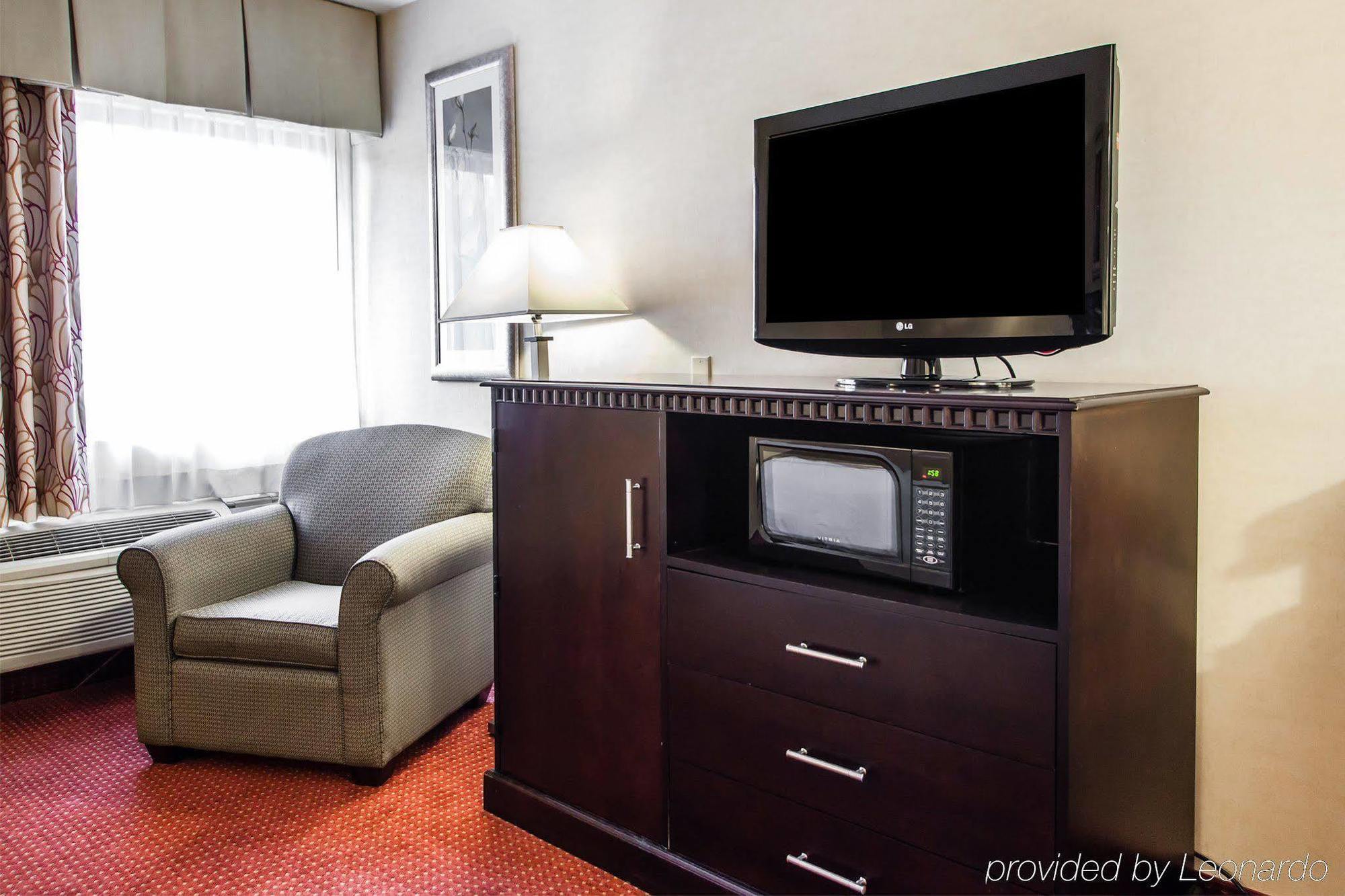 Red Roof Inn & Suites Mt Holly - Mcguire Afb Westampton Екстер'єр фото