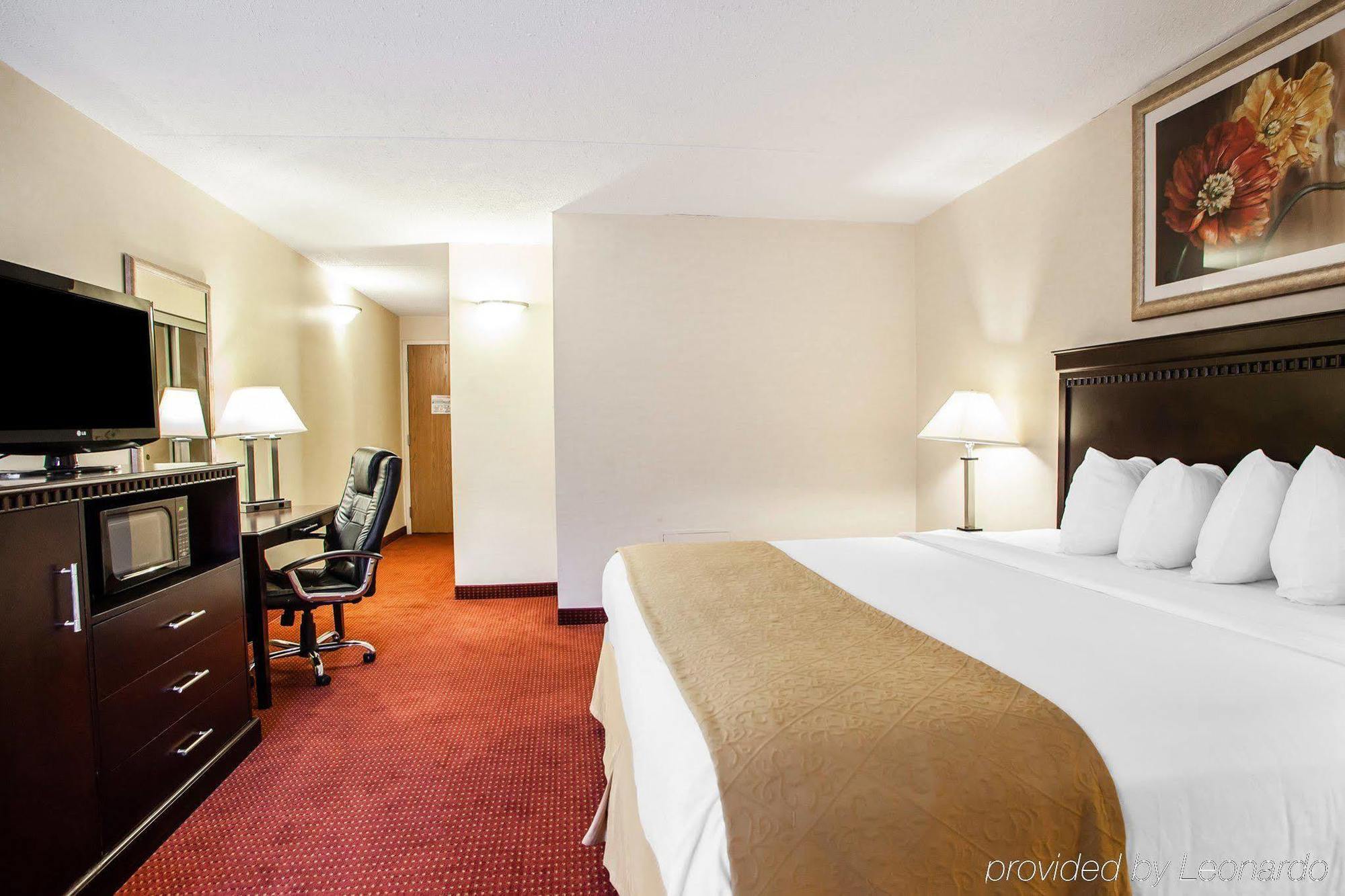 Red Roof Inn & Suites Mt Holly - Mcguire Afb Westampton Екстер'єр фото