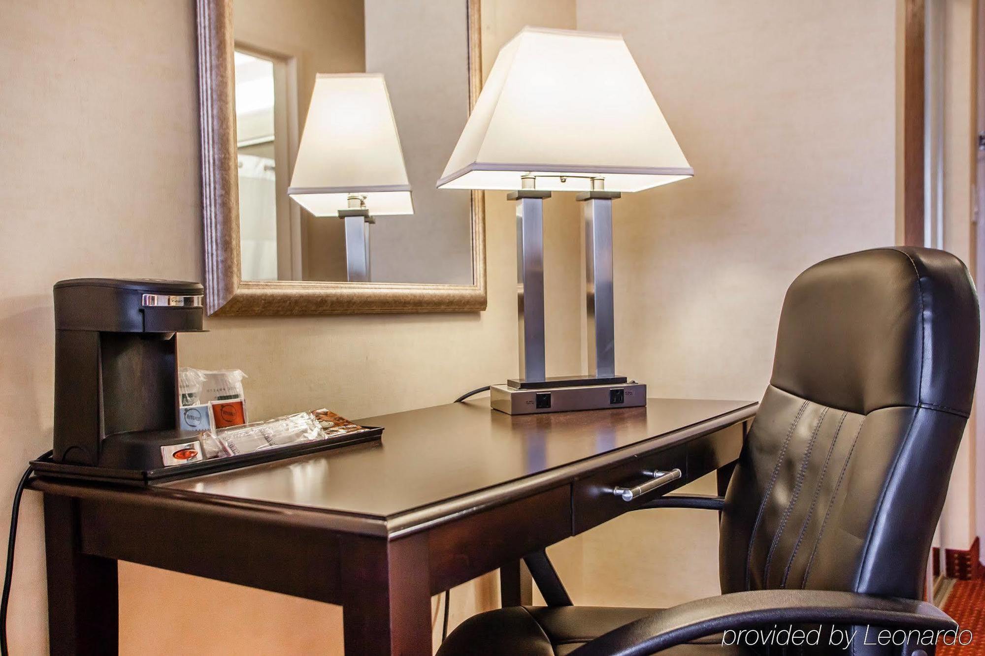 Red Roof Inn & Suites Mt Holly - Mcguire Afb Westampton Екстер'єр фото